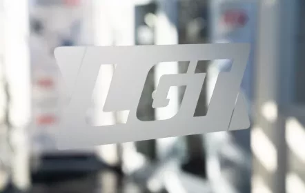 LGT Logo på dør